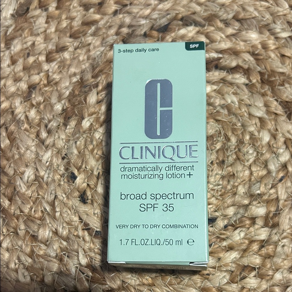 Clinique Dramatically Different Moisturizing Lotion+ SPF 35